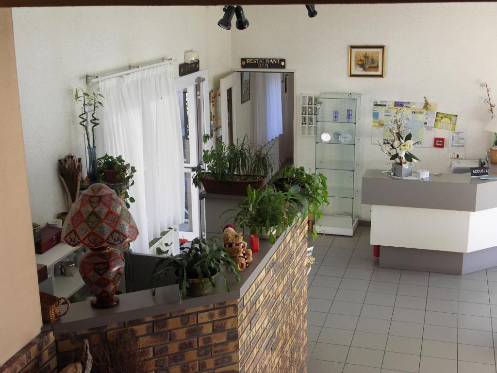 Hotel Du Commerce Tronget Екстериор снимка