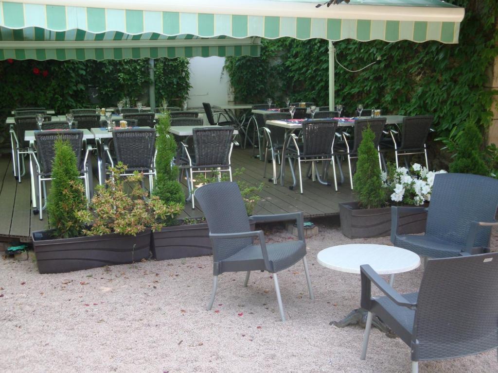 Hotel Du Commerce Tronget Екстериор снимка