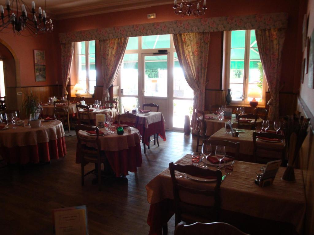 Hotel Du Commerce Tronget Екстериор снимка