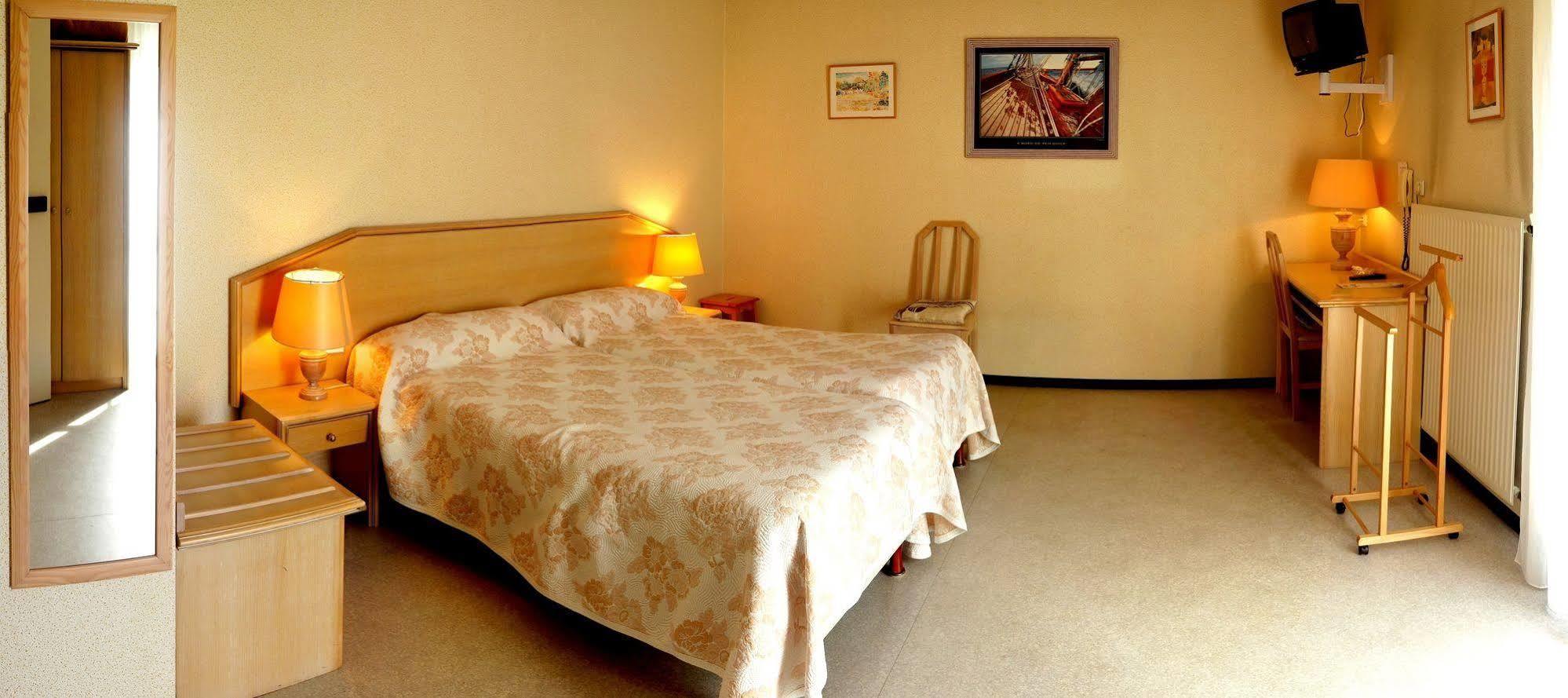 Hotel Du Commerce Tronget Екстериор снимка