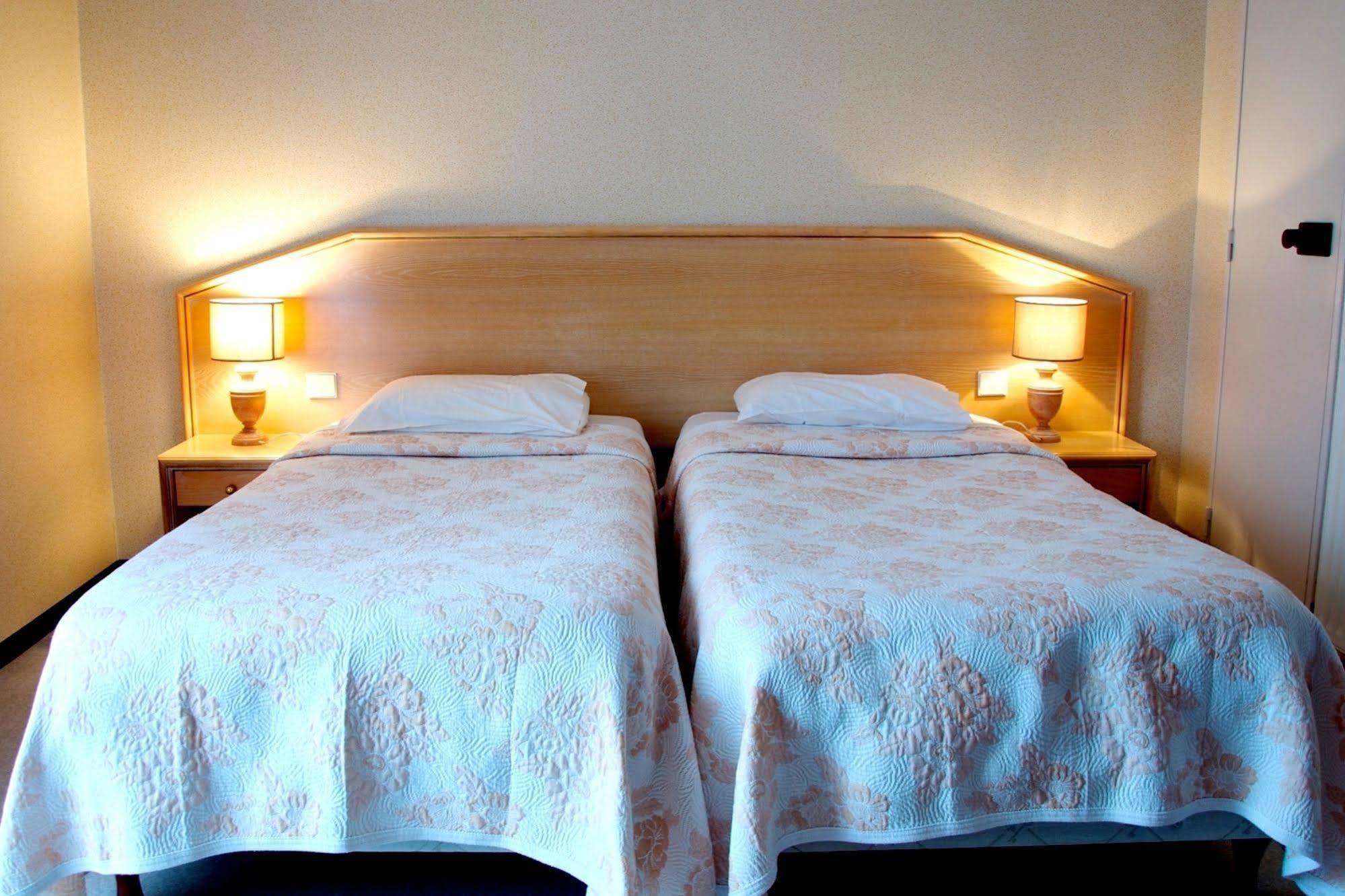 Hotel Du Commerce Tronget Екстериор снимка